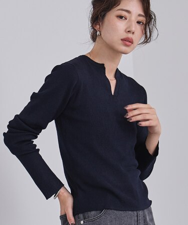 チクチクしないウールブレンドキーネックリブニット