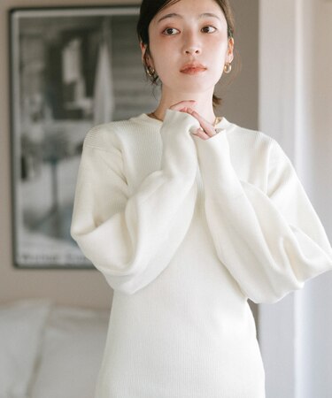 ボリュームスリーブウエストフィットニット