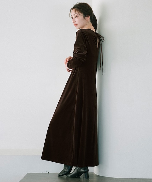 バックリボンフィットアンドフレアベロアワンピース バックリボンフィットアンドフレアベロアワンピース｜ユアーズの通販