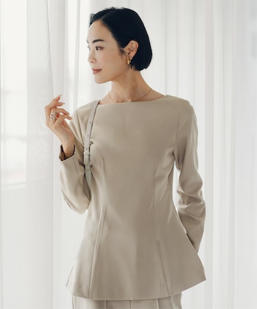 ボートネックペプラムブラウス