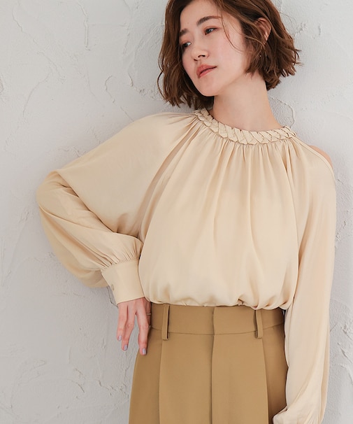 コードネックボリュームブラウス