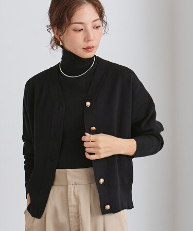 Vネックゴールド釦カーディガン