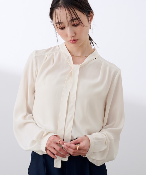 Vネックタイブラウス