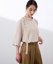 Vネックタイブラウス