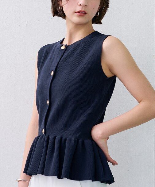 ゴールド釦ペプラムノースリーブニット