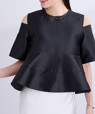 カットオフショルダーブラウス