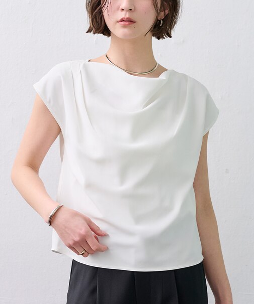 ショルダータックドレーププルオーバー