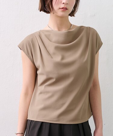 ショルダータックドレーププルオーバー