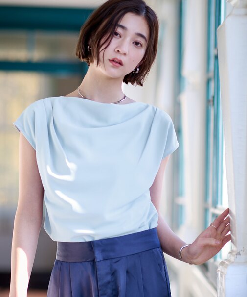 ショルダータックドレーププルオーバー