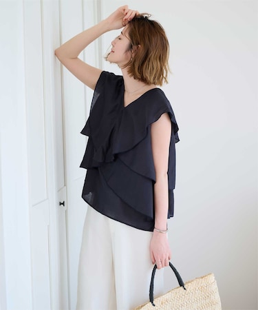 Vネックラッフルデザインブラウス