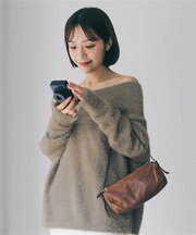 オフショルダーシャギーニットトップス