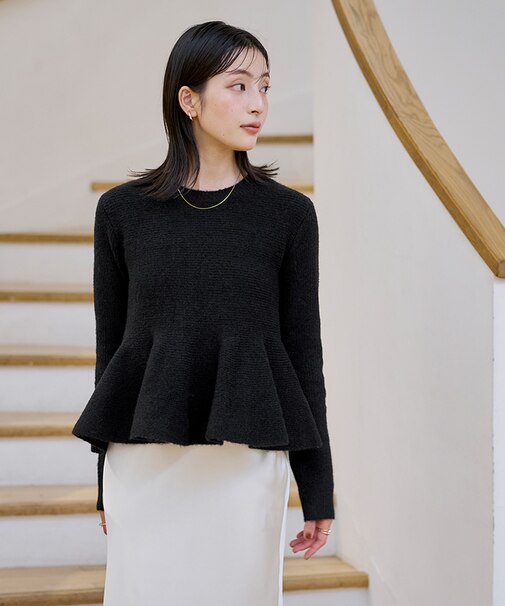 美シルエットペプラムニット