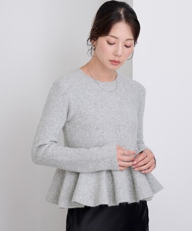 美シルエットペプラムニット