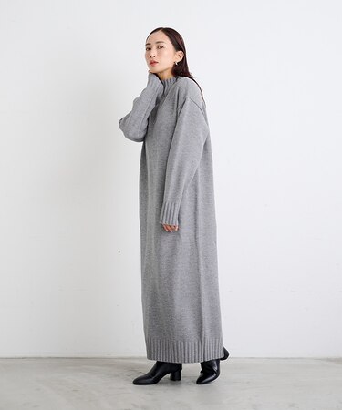 タートルネックバックスリットニットワンピース