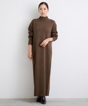 タートルネックバックスリットニットワンピース