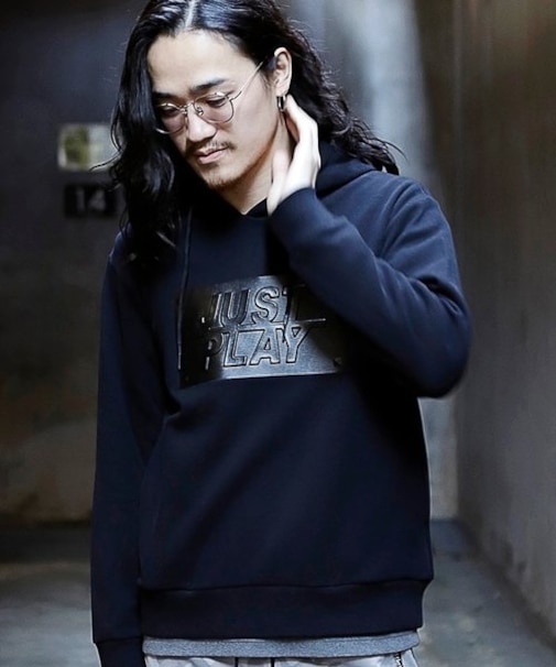 【JUST PLAY】半ラバープリント＋エンボス加工プルオーバーパーカ