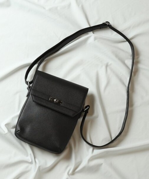 サフィアーノレザーフラップミニショルダーバッグ