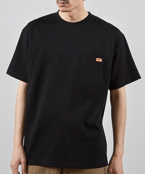 ユニバーサルオーバーオール別注バックプリントロゴししゅうポケットTシャツ