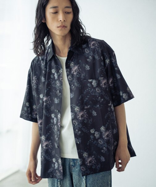 総柄プリントレギュラーカラールーズドレープ半袖シャツ