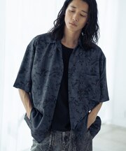 総柄プリントレギュラーカラールーズドレープ半袖シャツ