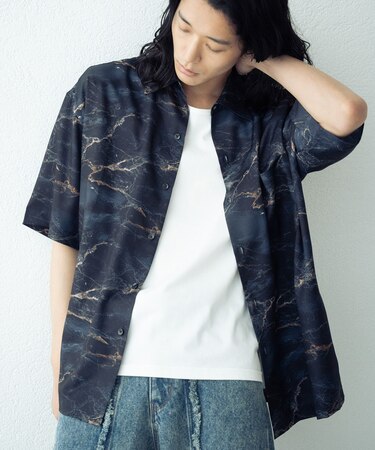 総柄プリントレギュラーカラールーズドレープ半袖シャツ