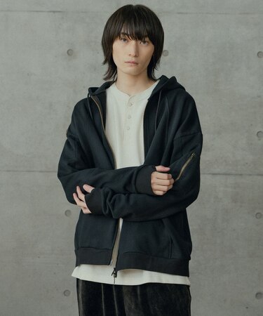 オーバーサイズ切替加工パーカー