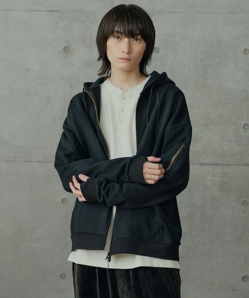 オーバーサイズ切替加工パーカー