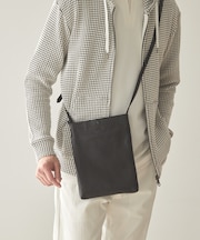 <SEEKER / シーカー>シュリンクレザー 縦型サコッシュ