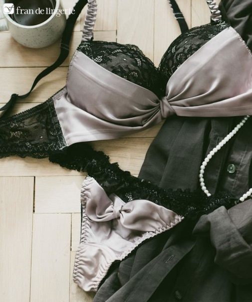 更にセクシーに洋服に響かない! 「ふわ盛サテン タンガ」 Tバック タンガ