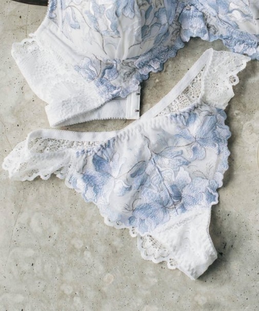 華あり刺繍ノンワイヤーブラ＆ショーツセットとお揃い 「スタイルアップワイヤレス　ビターセクシー タンガ」 Tバック タンガ