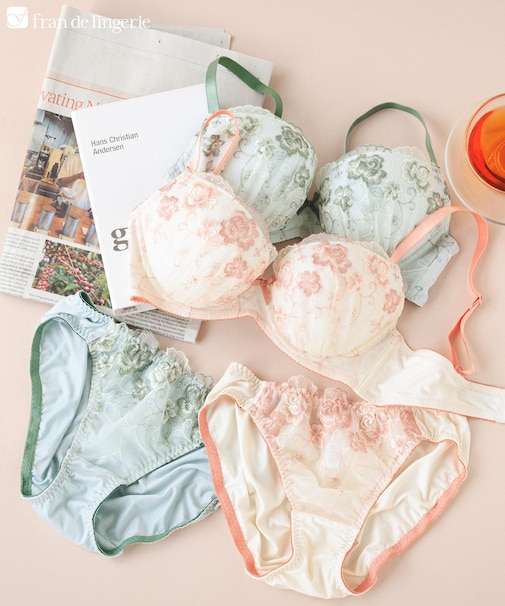 刺繍レースのベーシックデザイン自分らしいバストに 「フランスタンダード004 ペアブラジャー(ワイヤー有り)」 ブラジャーショーツセット