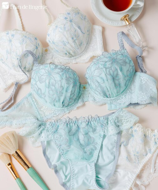 マーガレット刺繍のフェミニンランジェリー自分らしいバストに 「ナチュラルデイリーブラ002 ペアブラジャー（ワイヤー有り）」 ブラジャーショーツセット