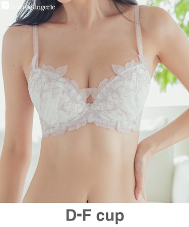 軽やかに揺れるチュールフラワー安定感◎のすっきりバストメイク 「ノーブルティアラブラ002 ブラジャー（ワイヤー有り）」 ブラジャー