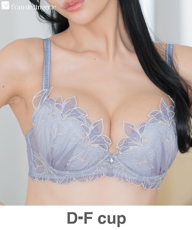 軽やかに揺れるチュールフラワー安定感◎のすっきりバストメイク 「ノーブルティアラブラ002 ブラジャー（ワイヤー有り）」 ブラジャー