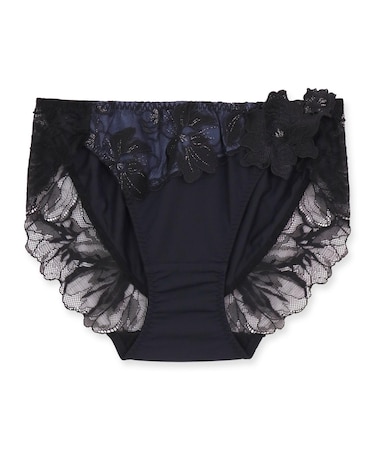 リュクスが寄り添うGRACE soin Luminousヒップに心地よくフィットする立体パターンのノーマルショーツ  「 グレースソワンルミナス ショーツ」 ショーツ