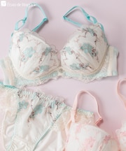 ふんわり優しいデザインすっきりラインの谷間メイクブラ 「ワンダーリフトブラ 005 ペアブラジャー（ワイヤー有り）」 ブラジャーショーツセット