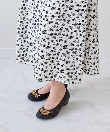 【BRIDGET BIRKIN WALK】フラワービジューウォーキングパンプス