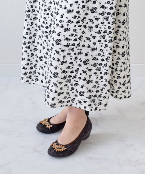 【BRIDGET BIRKIN WALK】フラワービジューウォーキングパンプス