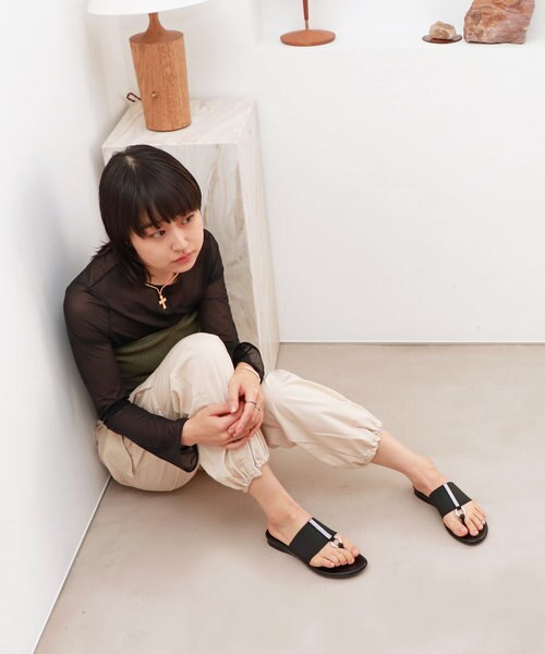 ITALIAN SHOEMAKERS】センターラインストーントングサンダル