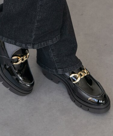 【CORSO ROMA，9】ラウンドトウチェーンローファー