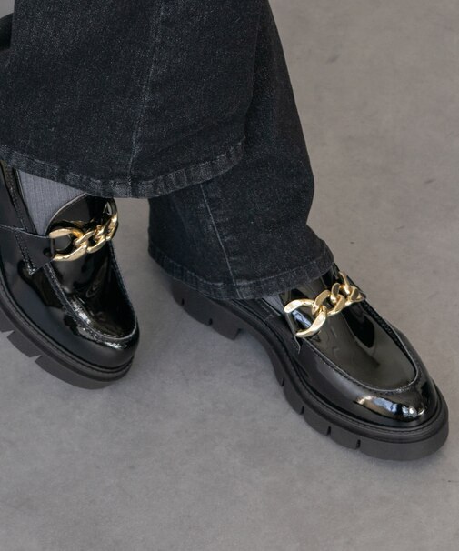 【CORSO ROMA，9】ラウンドトウチェーンローファー