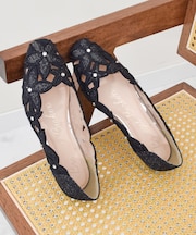 【Bridget Birkin】フラワーカットワークラメパンプス(551032)