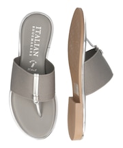 【ITALIAN SHOEMAKERS】メタルモチーフトングサンダル(952331)