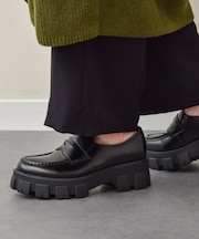 【ROUND ABOUT】ラギットソールローファー