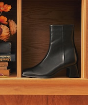 【PARADIS COULEUR】スクエアトウ撥水ショートブーツ