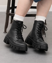 【bussola】晴雨兼用厚底レースアップショートブーツ