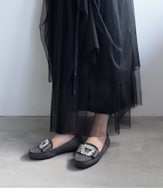 【BRIDGET BIRKIN】スクエアビジューモカシンシューズ