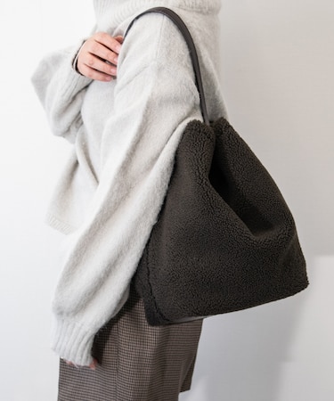 【LORISTELLA】レザーハンドルムートンバケットバッグ