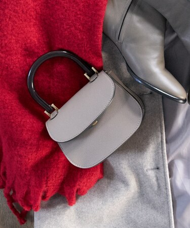 【LORISTELLA】シュリンクレザーミニフラップバッグ