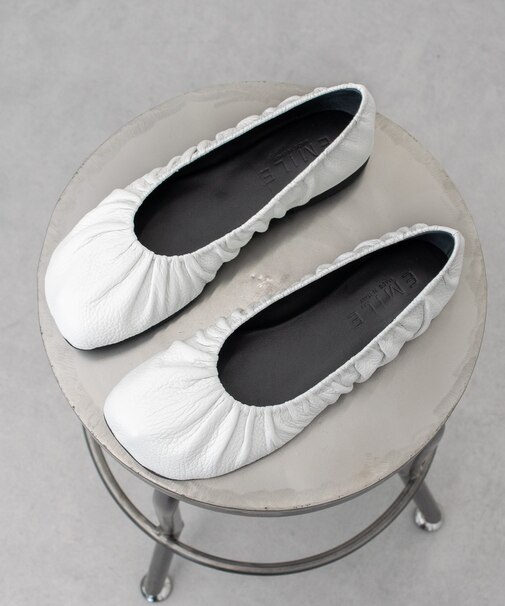 【EMILE】オブリークトウギャザーフラットバレエ